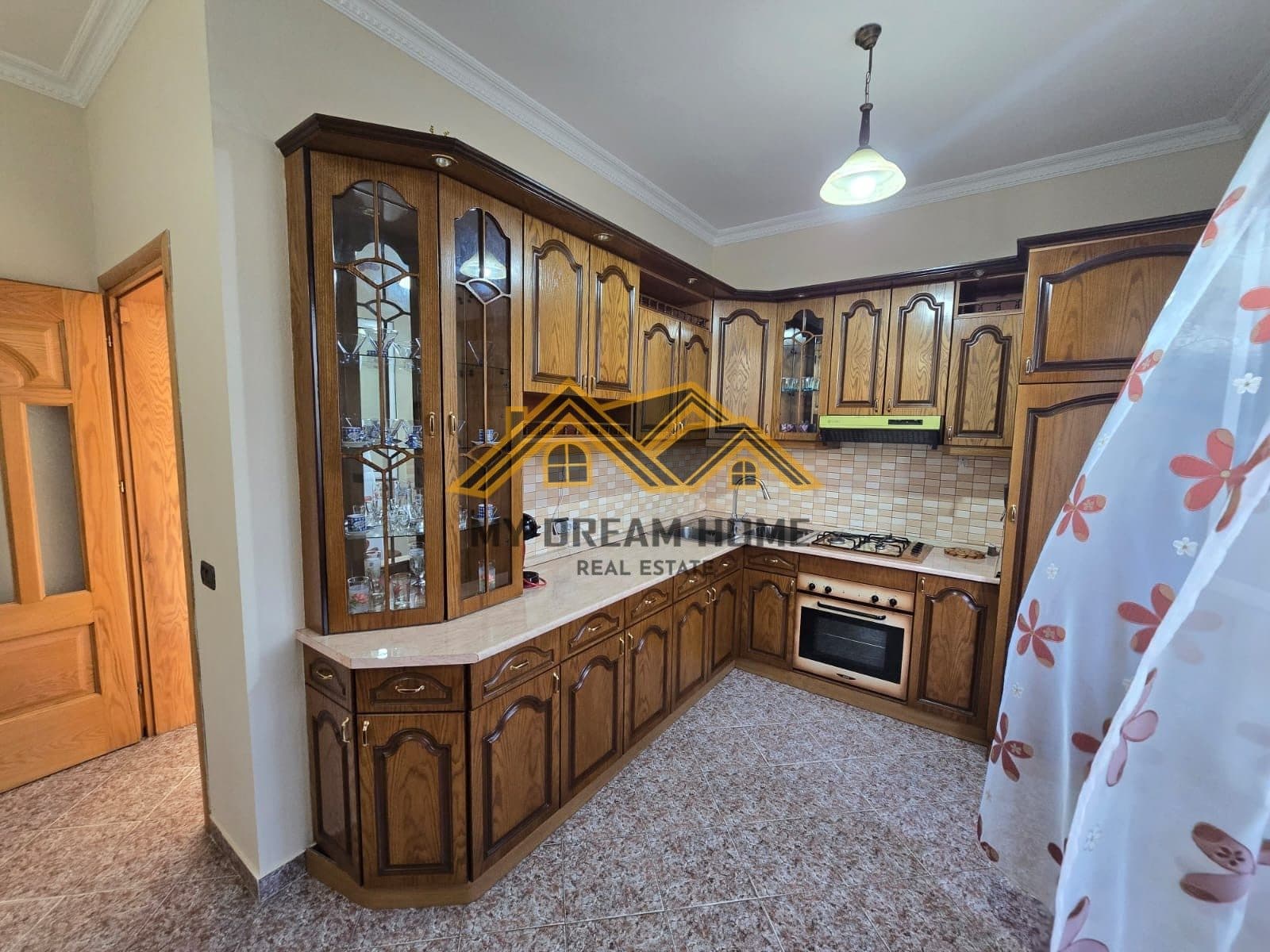JEPET ME QIRA – APARTAMENT 2+1 , prane kompleksit Kasa 2