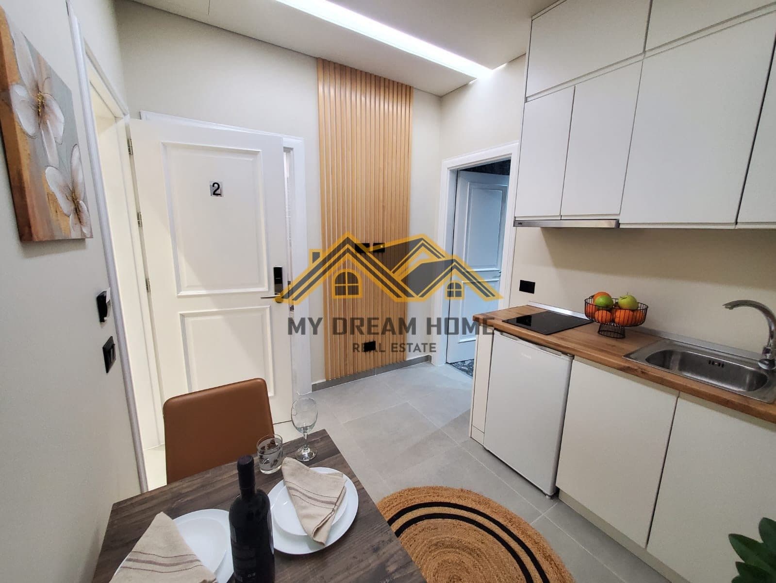 Shitet Ambient biznesi + 3 Apartamente 1+1, vija e pare me rrugen kryesore ne Plazh Hekurudha ! 2