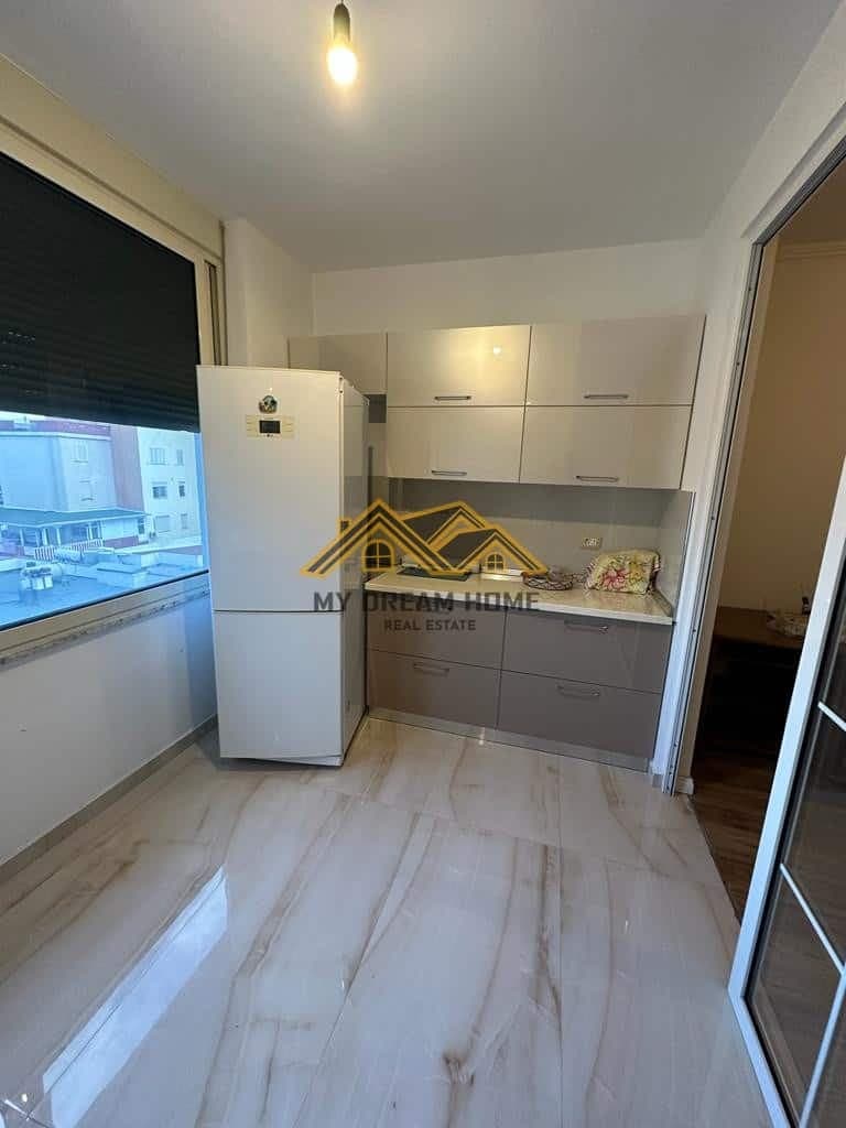 SHITET APARTAMENT NE DURRES 2+1 PRAN KAZAZIT!