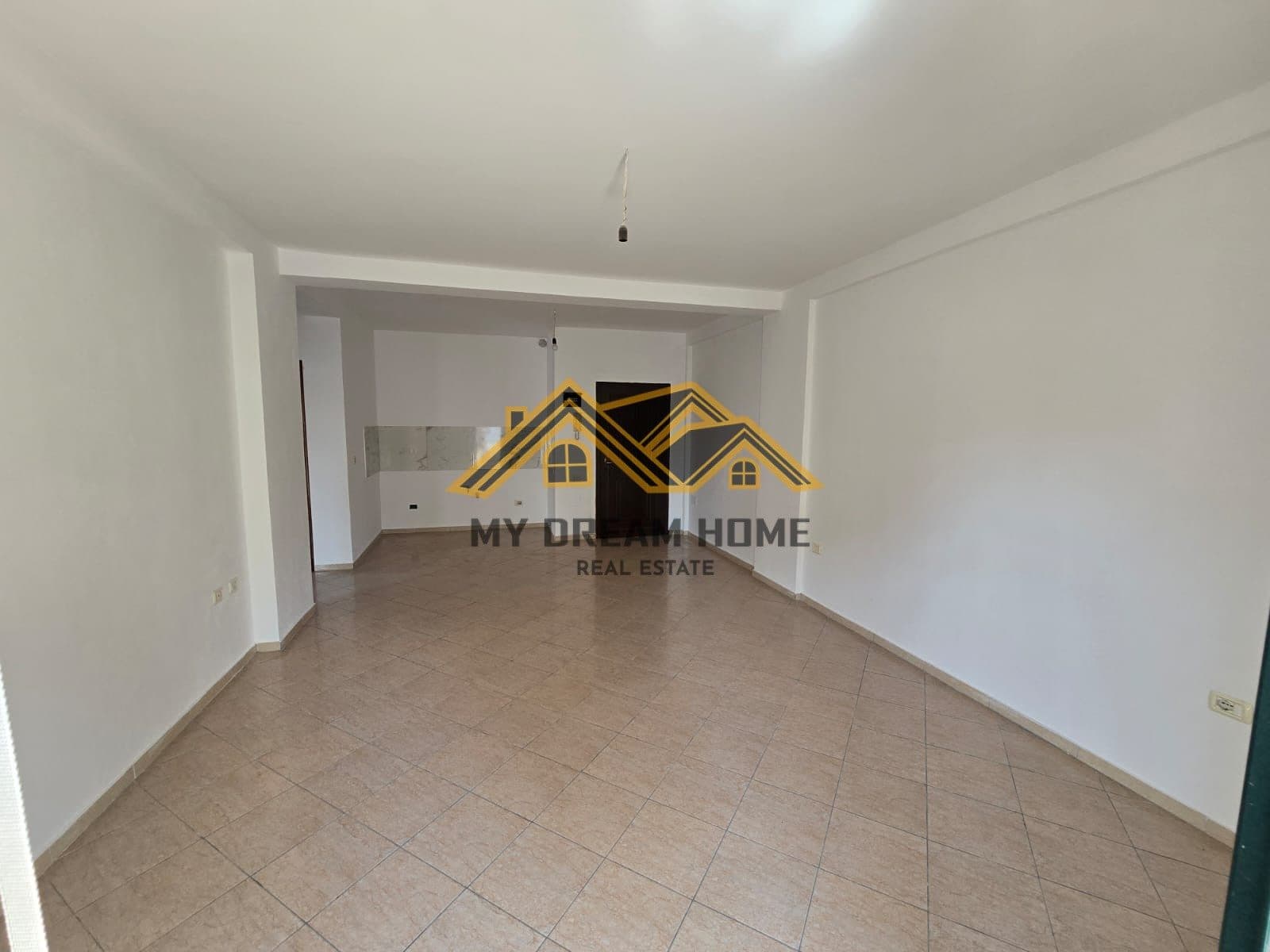 SHITET APARTAMENT 2+1+ GARAZH NE PLAZH DURRES TEK HOTEL LUBJANA.