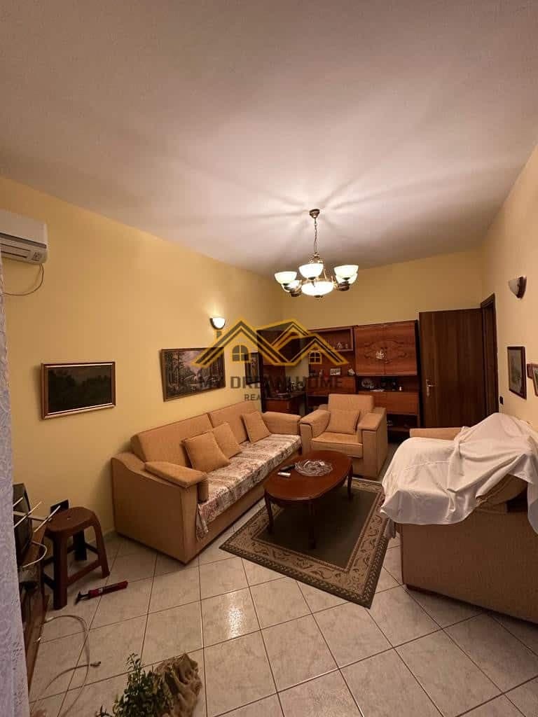 SHITET APARTAMENT 2+1 AFER PALLATIT TE SPORTIT NE DURRES!