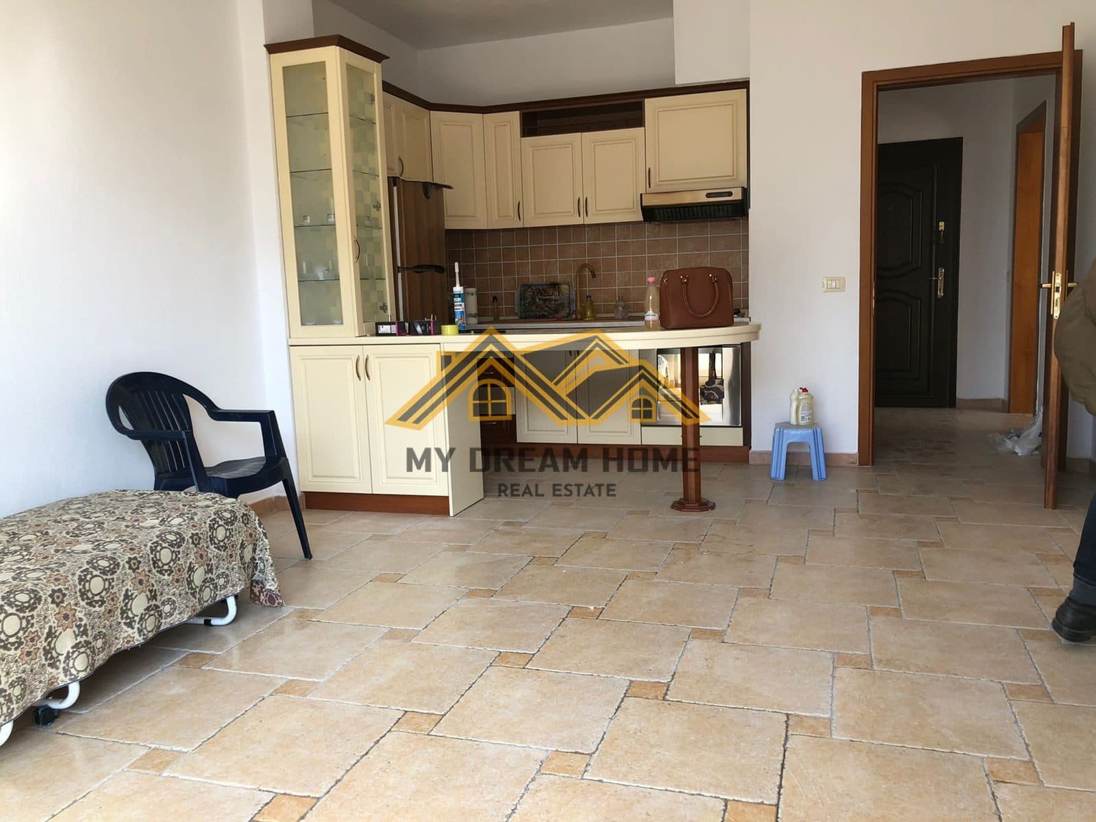 SHITET APARTAMENT 2+1 PLAZH ILIRIA ME PAMJE DETI