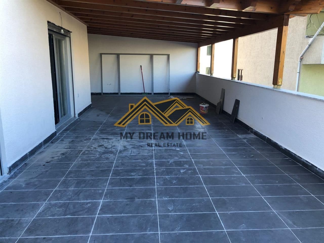 SHITET APARTAMENT 3+1+2 + GARAZHD TE FUSHA RERES STADIUMI