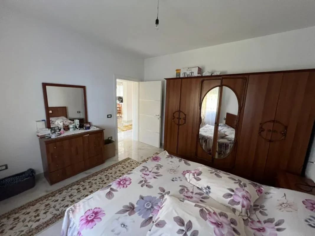 Shitet Shtëpi Private tek 4 Rrugët, Shijak 4