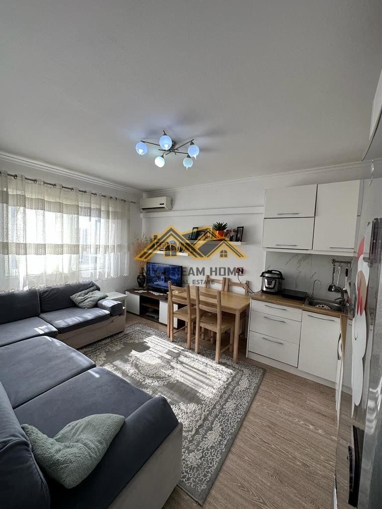 SHITET APARTAMENT 2+1 TE DREJTORIA E POLICIA NE DURRES !!
