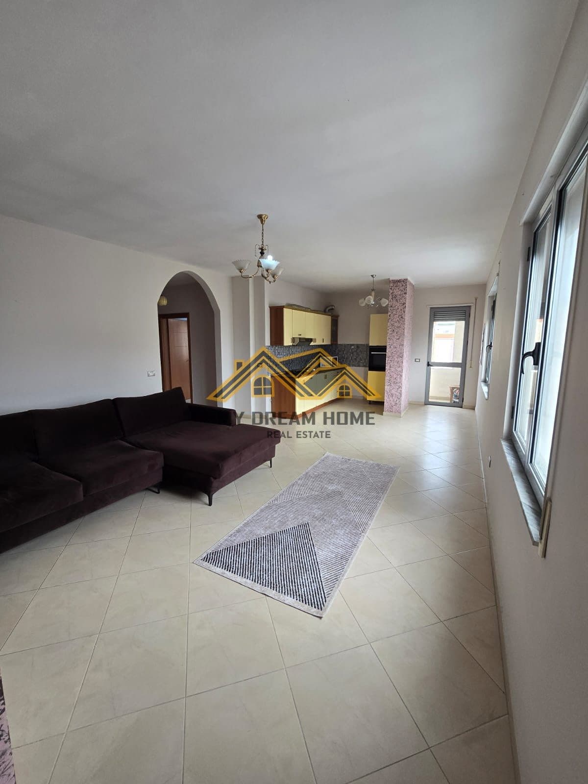 APARTAMENT 2+1+2 PRANE QENDRES PER SHITJE !