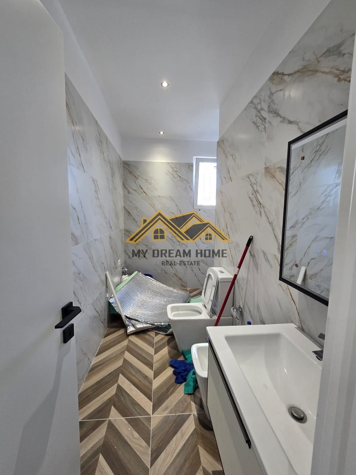 Apartament 2+1+2 Për Shitje në Golem! 3