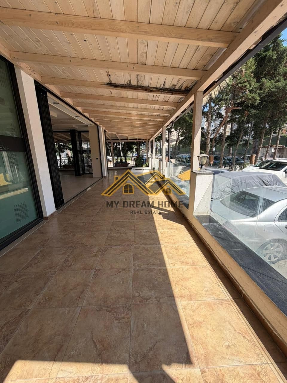 Shitet, Ambjent Biznesi Bar-Kafe, Te Shkembi I Kavajes Pran Detit 2