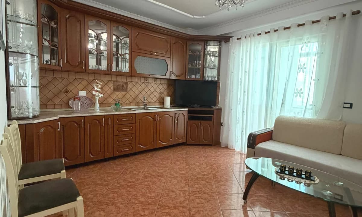 Jepet me qera, Apartament 2+1, Perballe Hotel Florida – Plazh, Durres