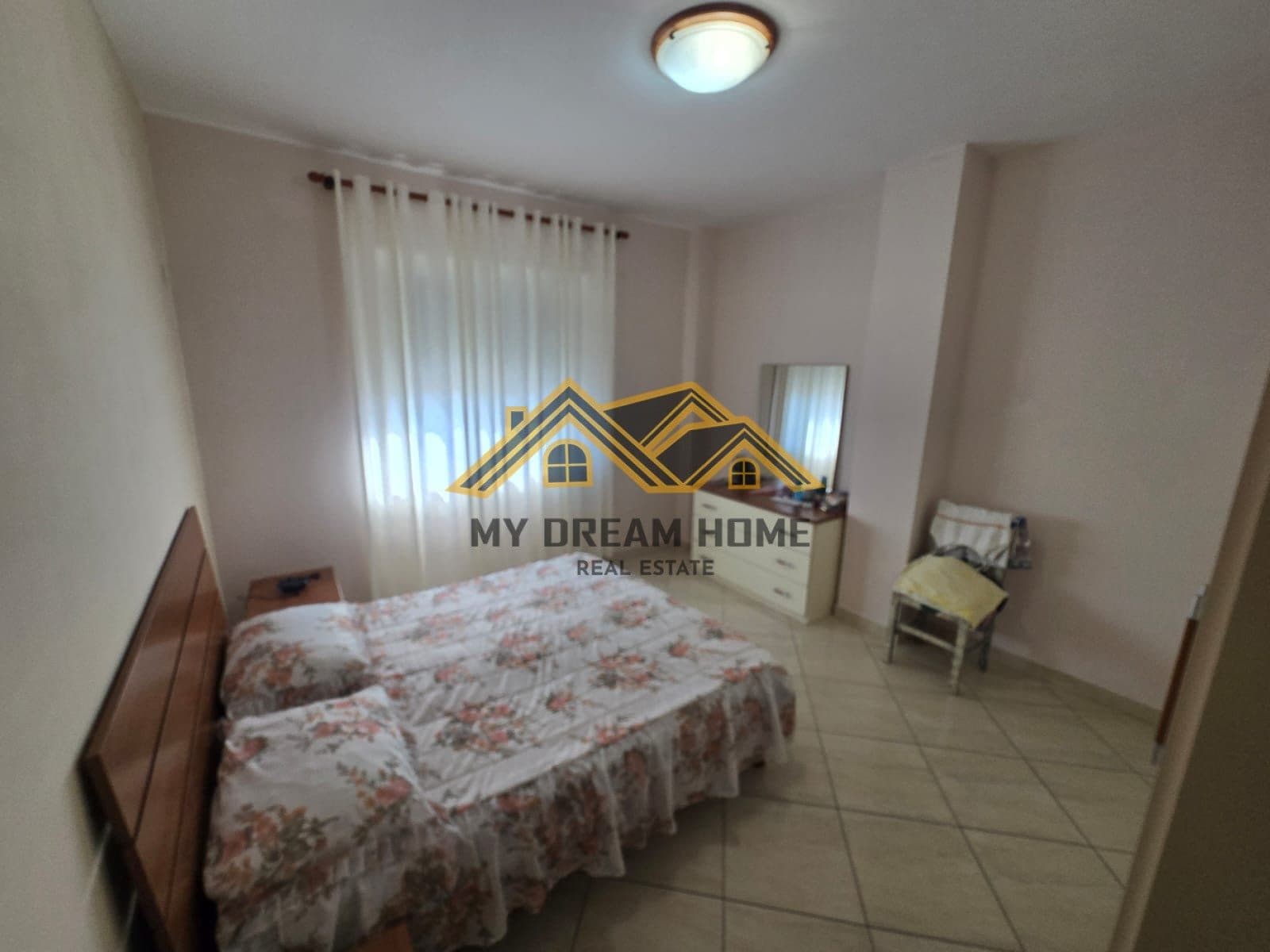 Jepet me qera apartament 3+1+2 Flagship Center,Durres. 4