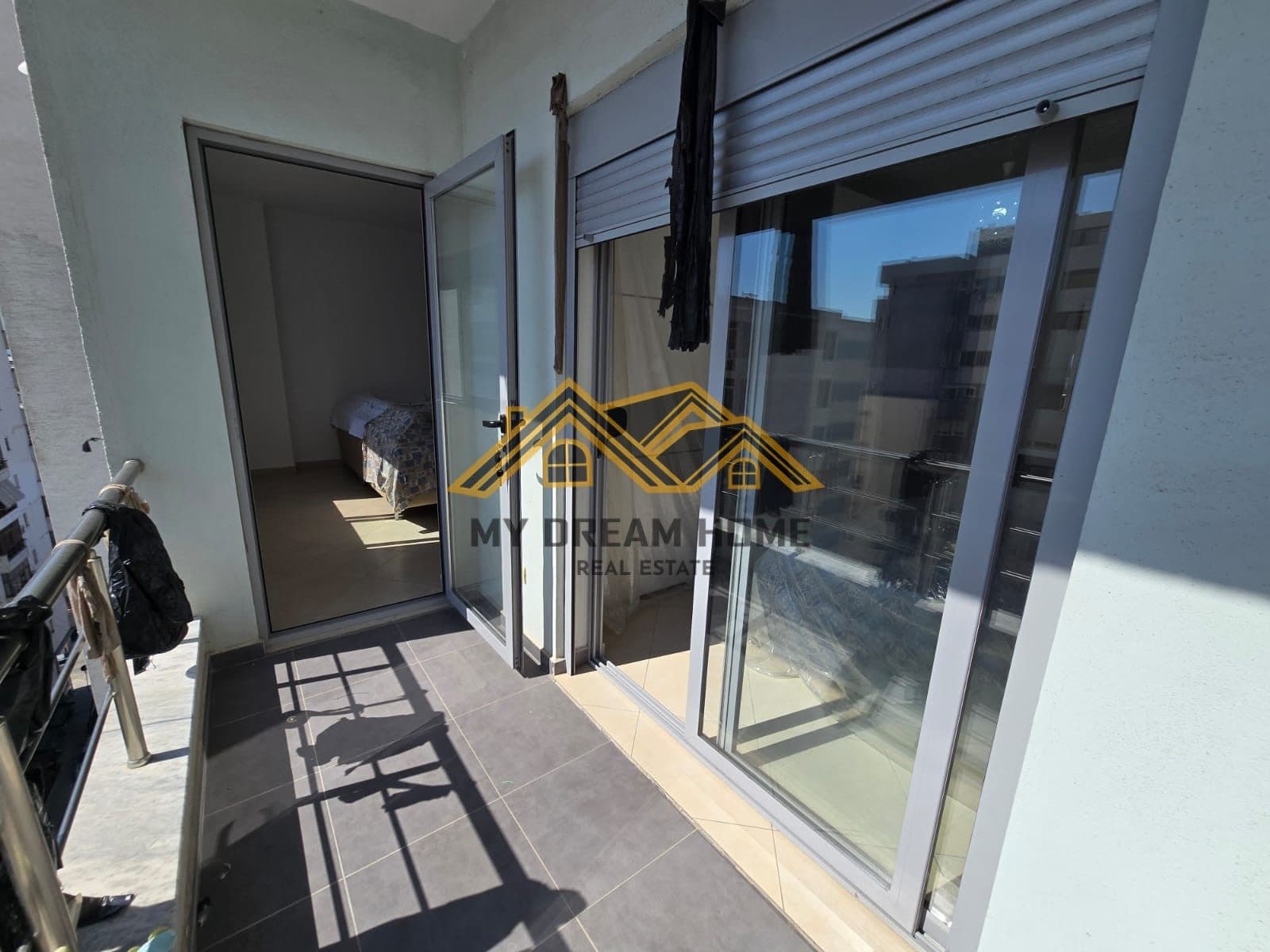 SHITET APARTAMENT 1+1 QENDER DURRES 2
