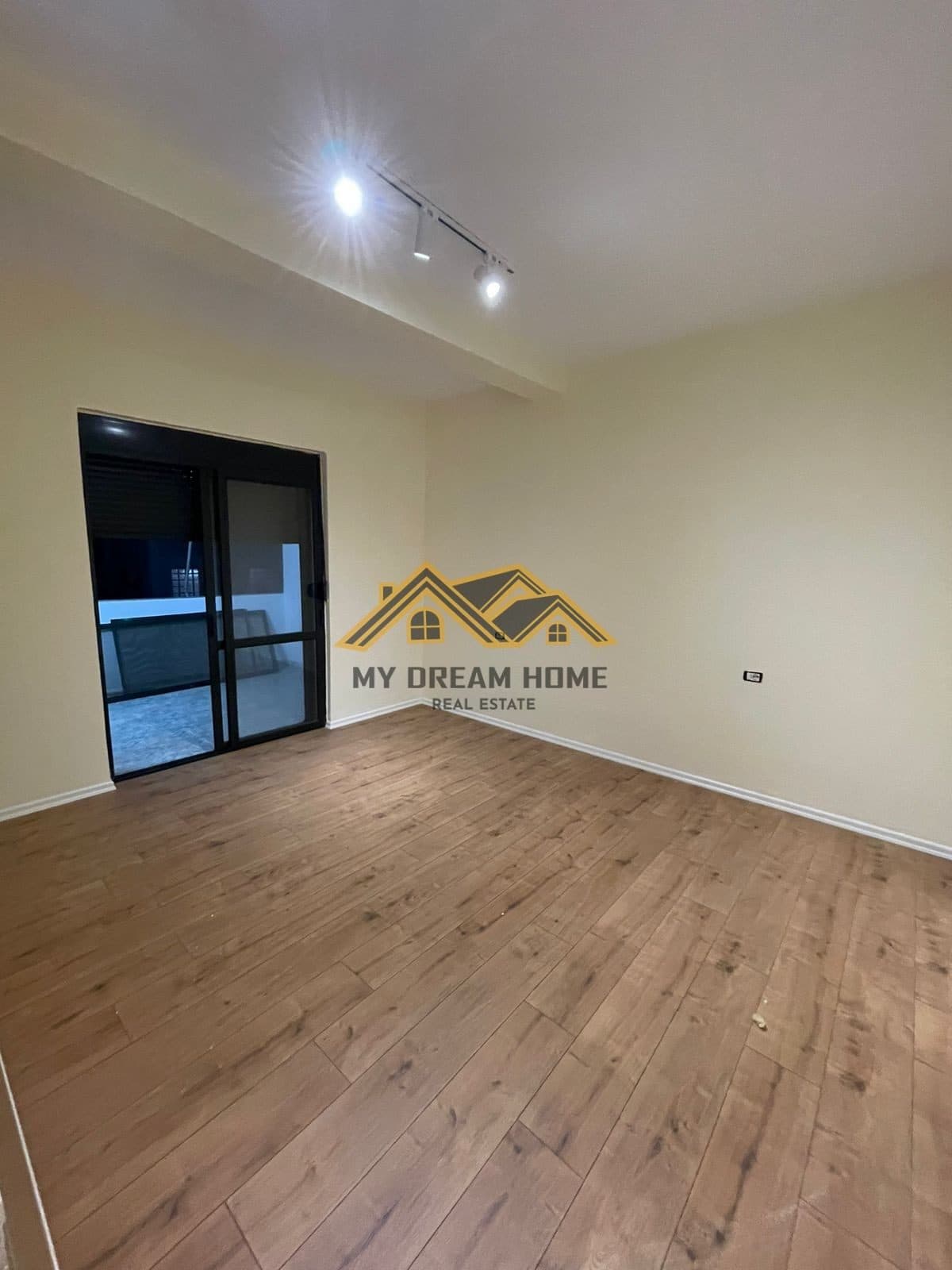 SHITET APARTAMENT 2+1 PRAN HOTEL VIVAS PLAZH DURRES 4