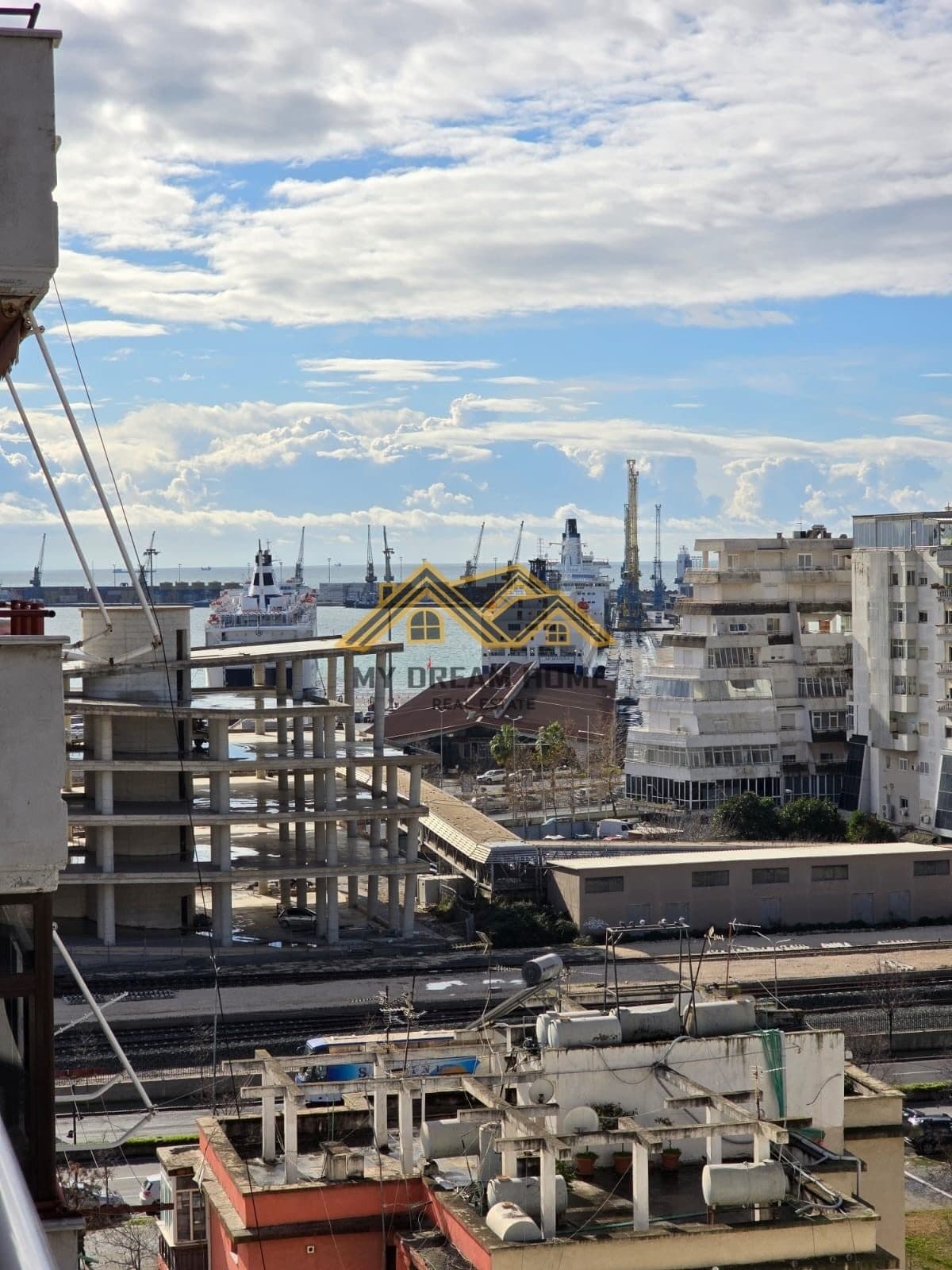 SHITET APARTAMENT ME PAMJE DETI NE DURRES!!!