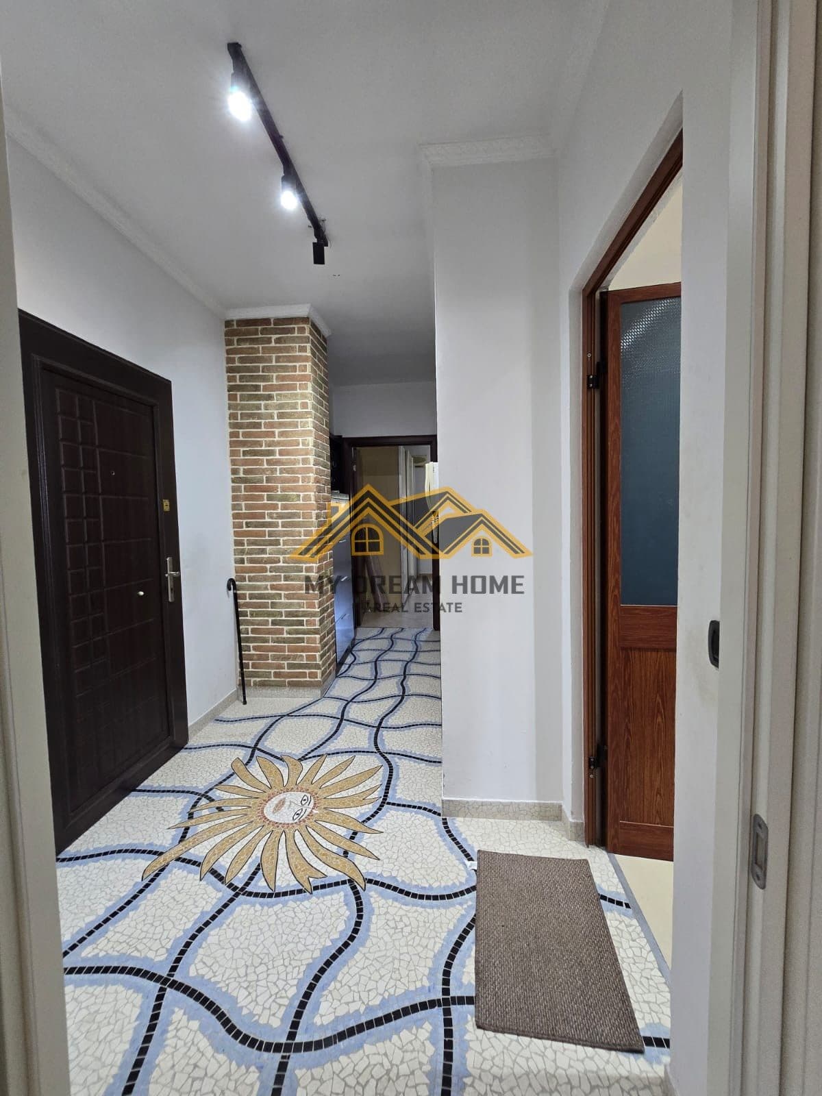 SHITET APARTAMENT 2+1 PRAN POLICIS DURRES!