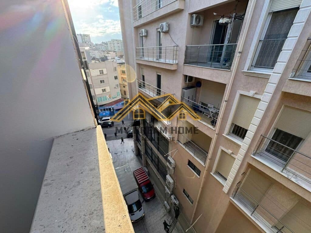 SHITET APARTAMENT 2+1+2 QENDER DURRES! 4