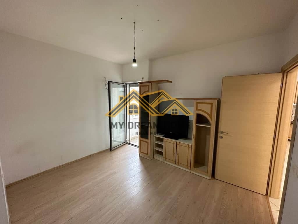 SHITET APARTAMENT 2+1+2 NE QENDER DURRESIT 4