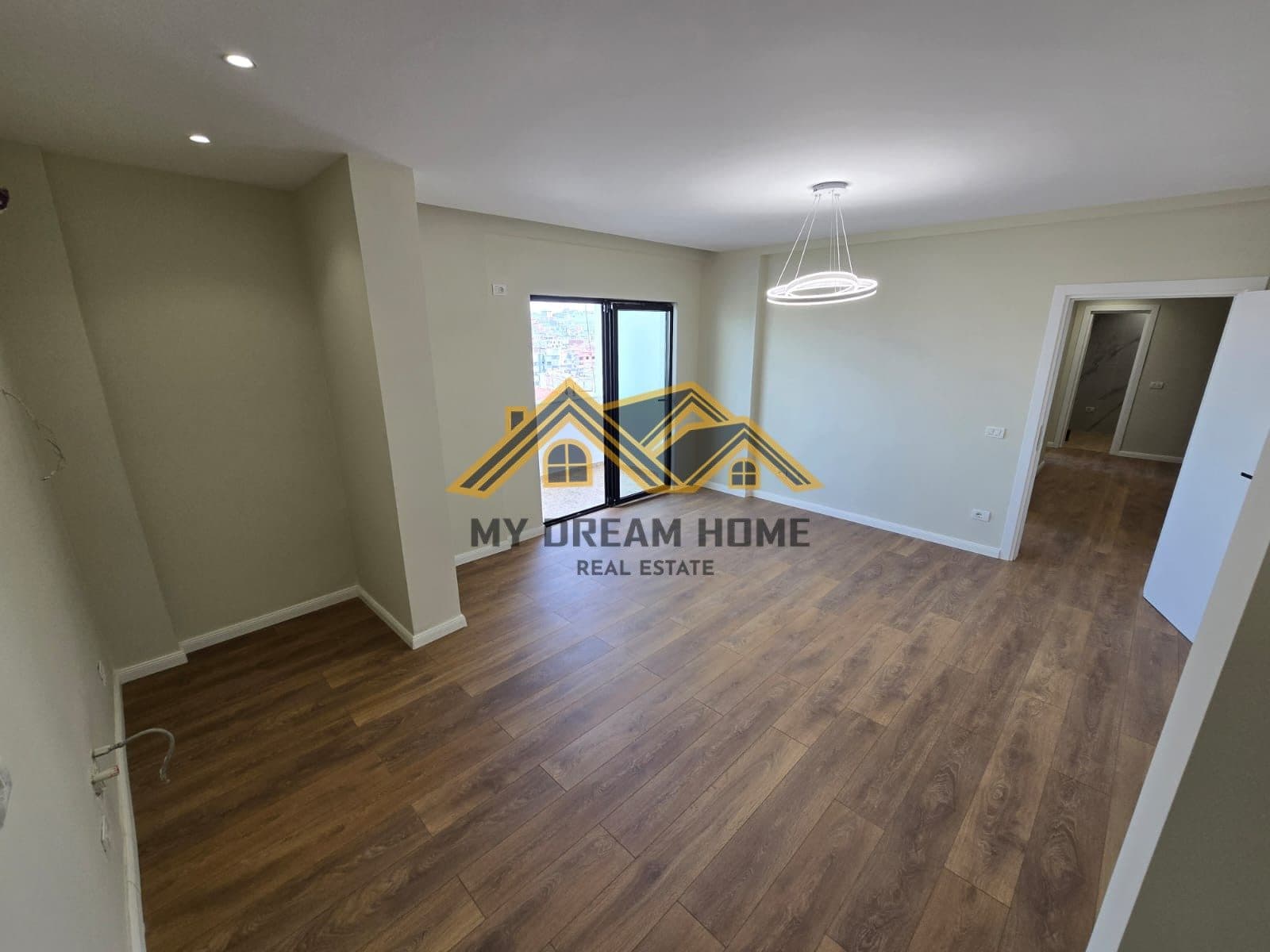 APARTAMENT 2+1 NE PLAZH HEKURUDHA , PER SHITJE !