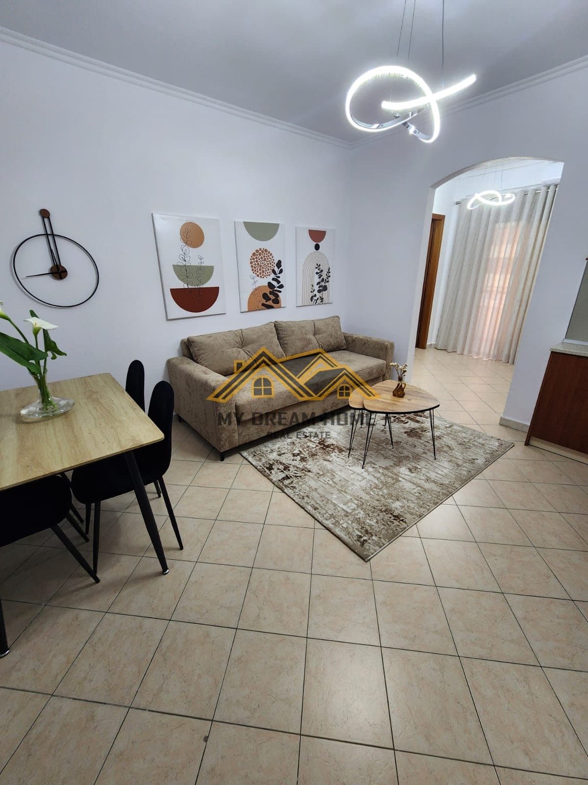 SHITET APARTAMENT PRAN KOMPLEKS EKA PLAZH DURRES!