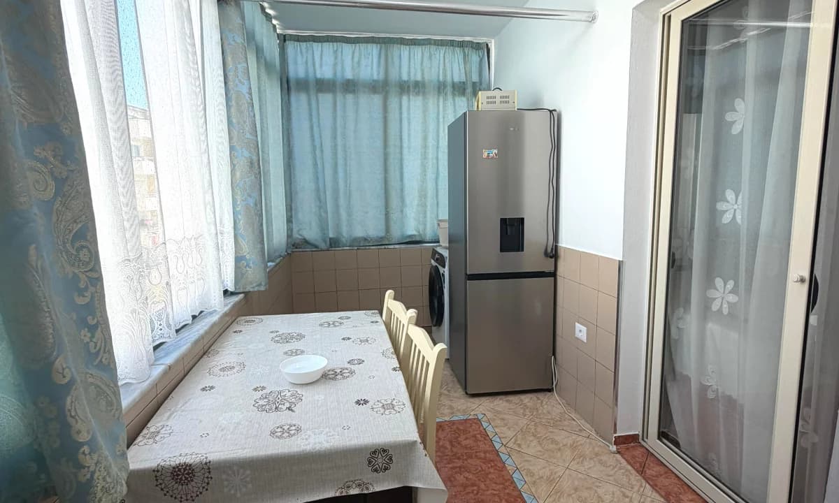 Jepet me qera, Apartament 2+1, Perballe Hotel Florida – Plazh, Durres