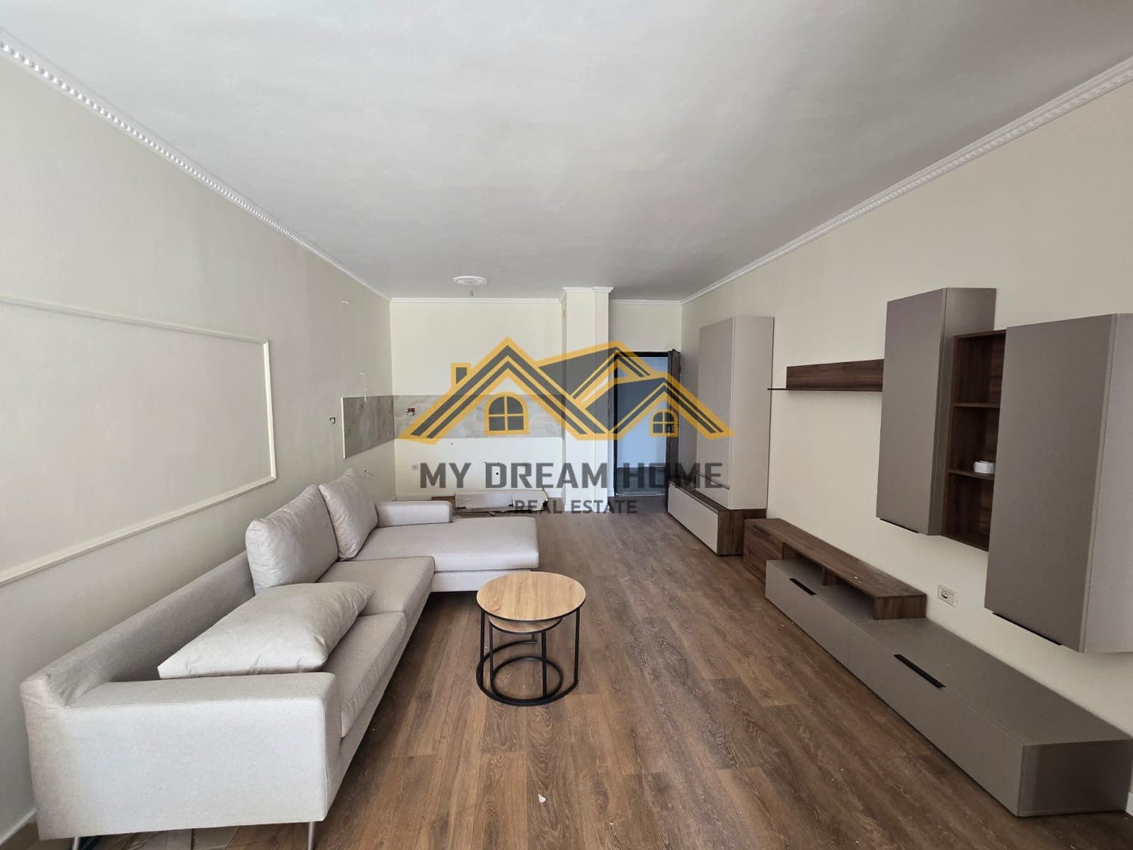 SHITET APARTAMENT 1+1 PLAZH DURRES