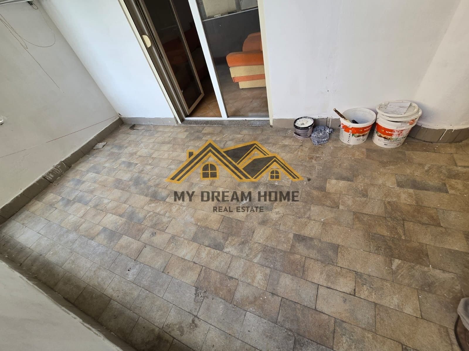 APARTAMENT 1+1 NE QENDER , DURRES PER SHITJE ! 4