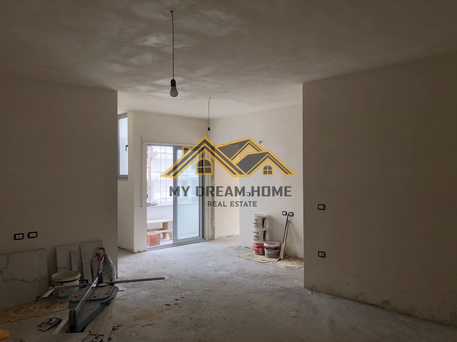 SHITET APARTAMENT 2+1 GOLEM AFER PISHAVE TE BUTA 4