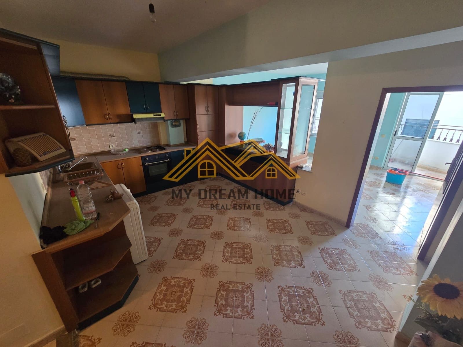 Shitet apartament 1+1 Mundesi Kthimi 2+1,ne Iliria Plazh, Durres