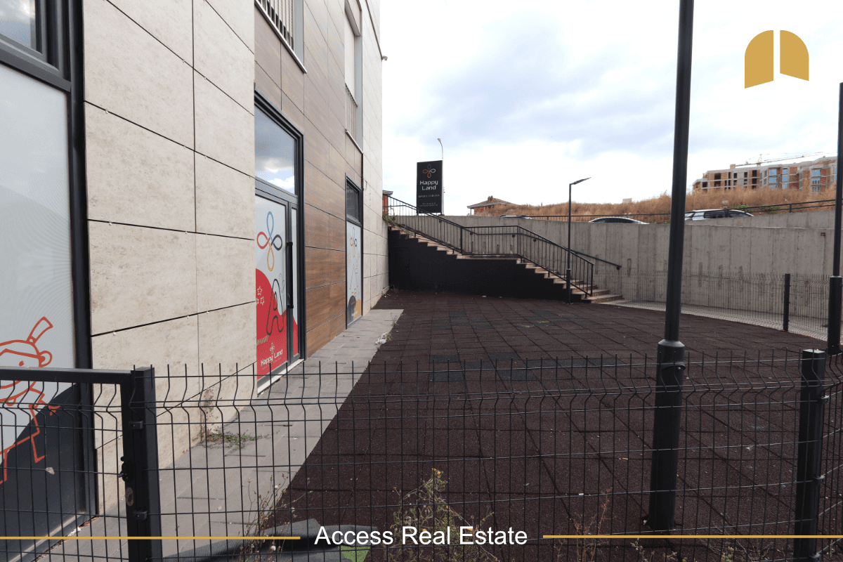 Lokal me QIRA – 150m² – Veternik