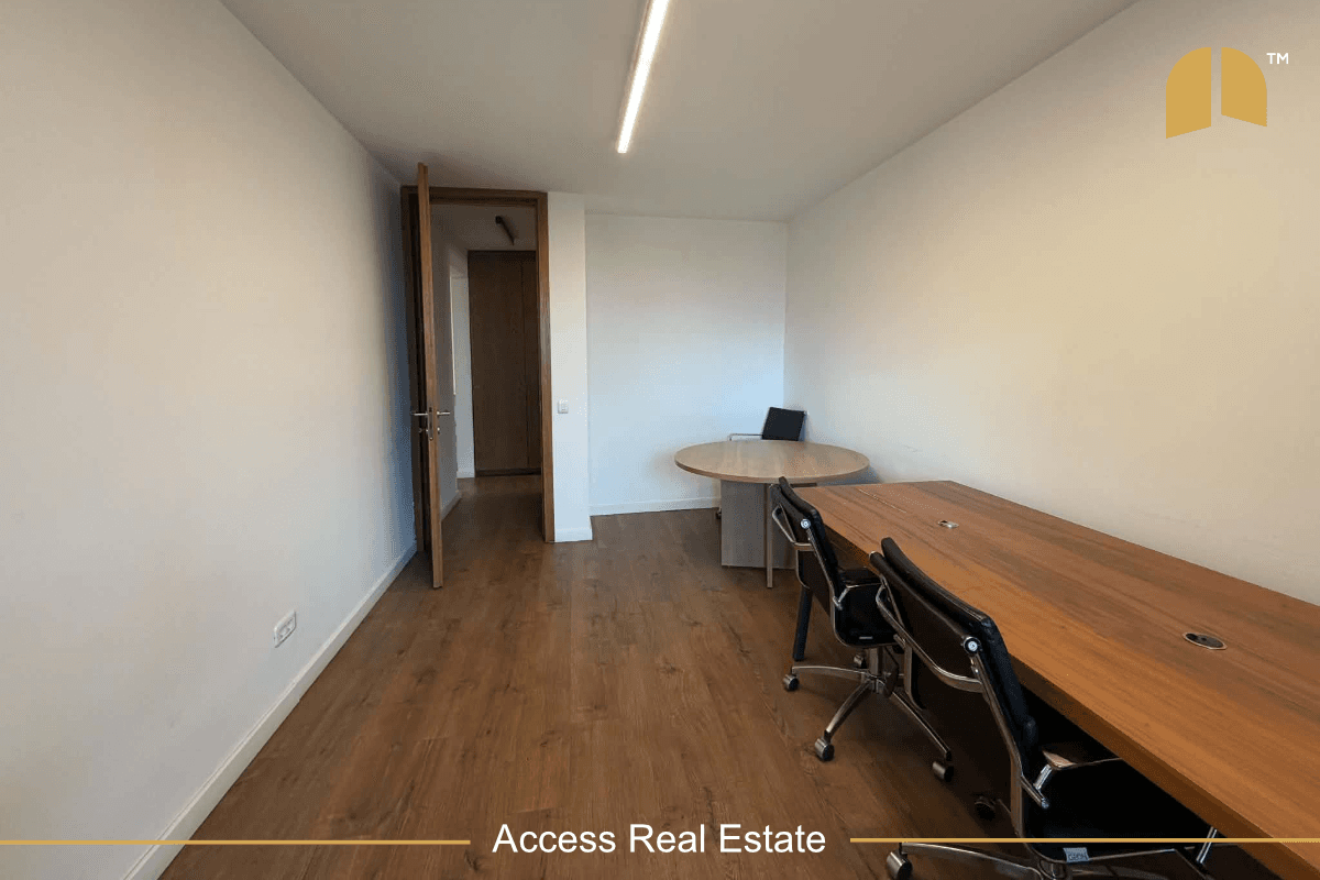 Zyre me QIRA – 3 hapësira pune – Qendër