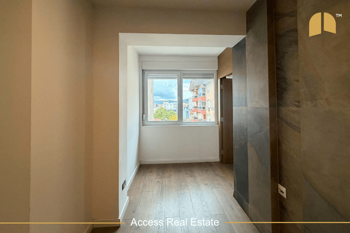 Zyre me QIRA – 3 hapësira pune – Qendër