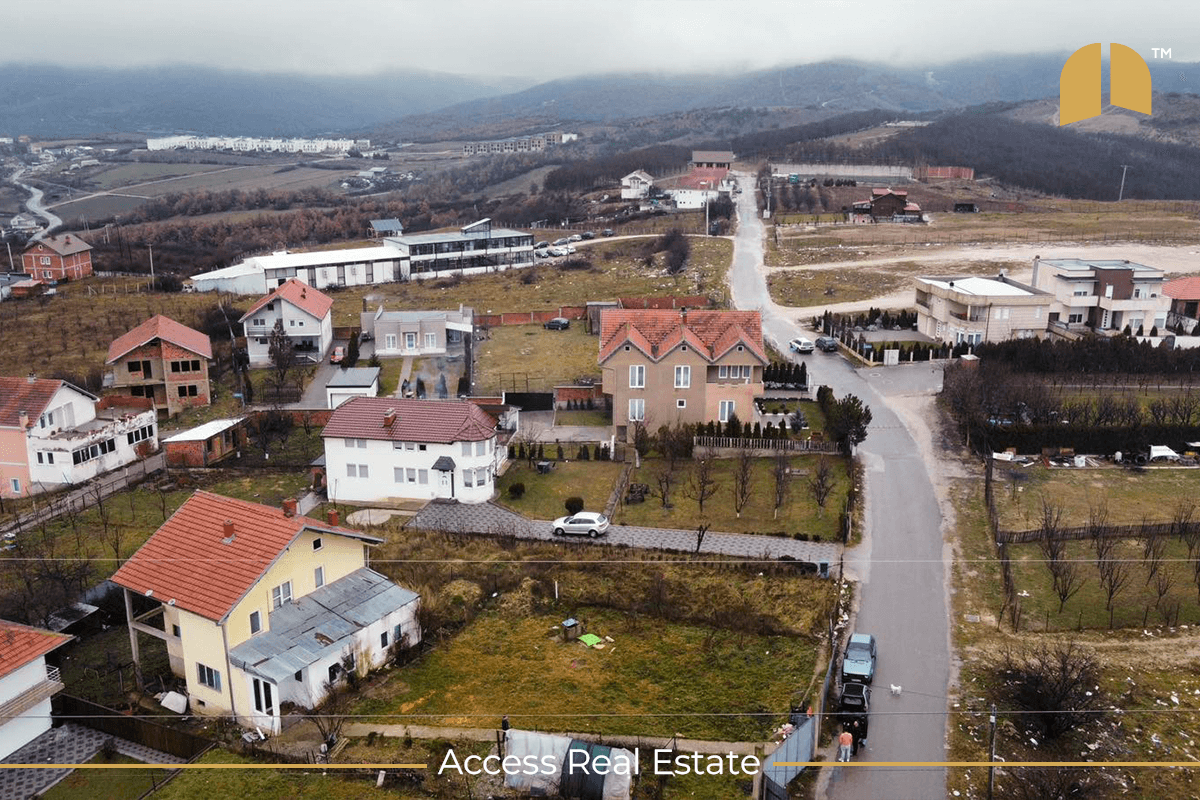Shtëpi 244m² me 9 Ari në SHITJE me FLETË POSEDUESE- Kodra e Trimave