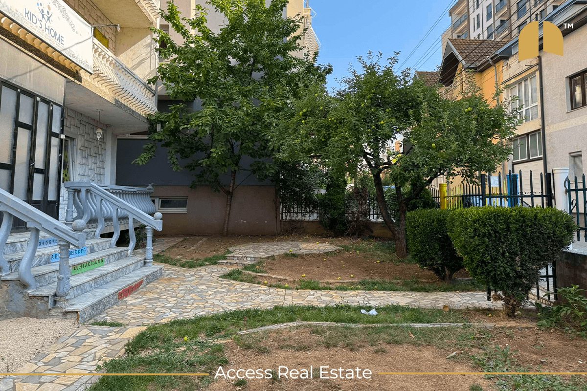 Shtëpi me QIRA – 6 dhoma gjumi – Lagjja e Spitalit 2