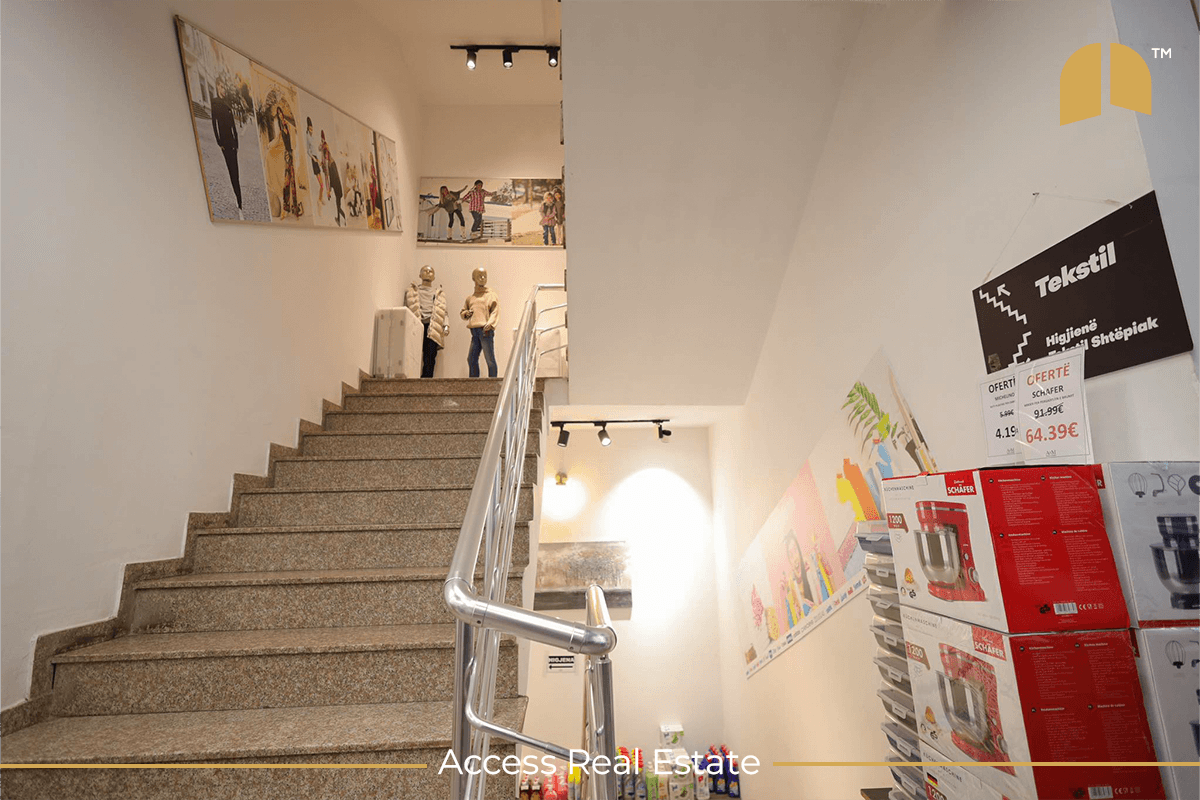 Objekt afarist në SHITJE – 670m² – Te Qafa 4