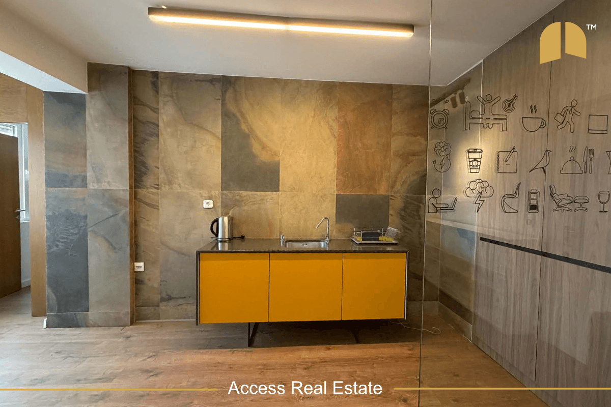 Zyre me QIRA – 3 hapësira pune – Qendër