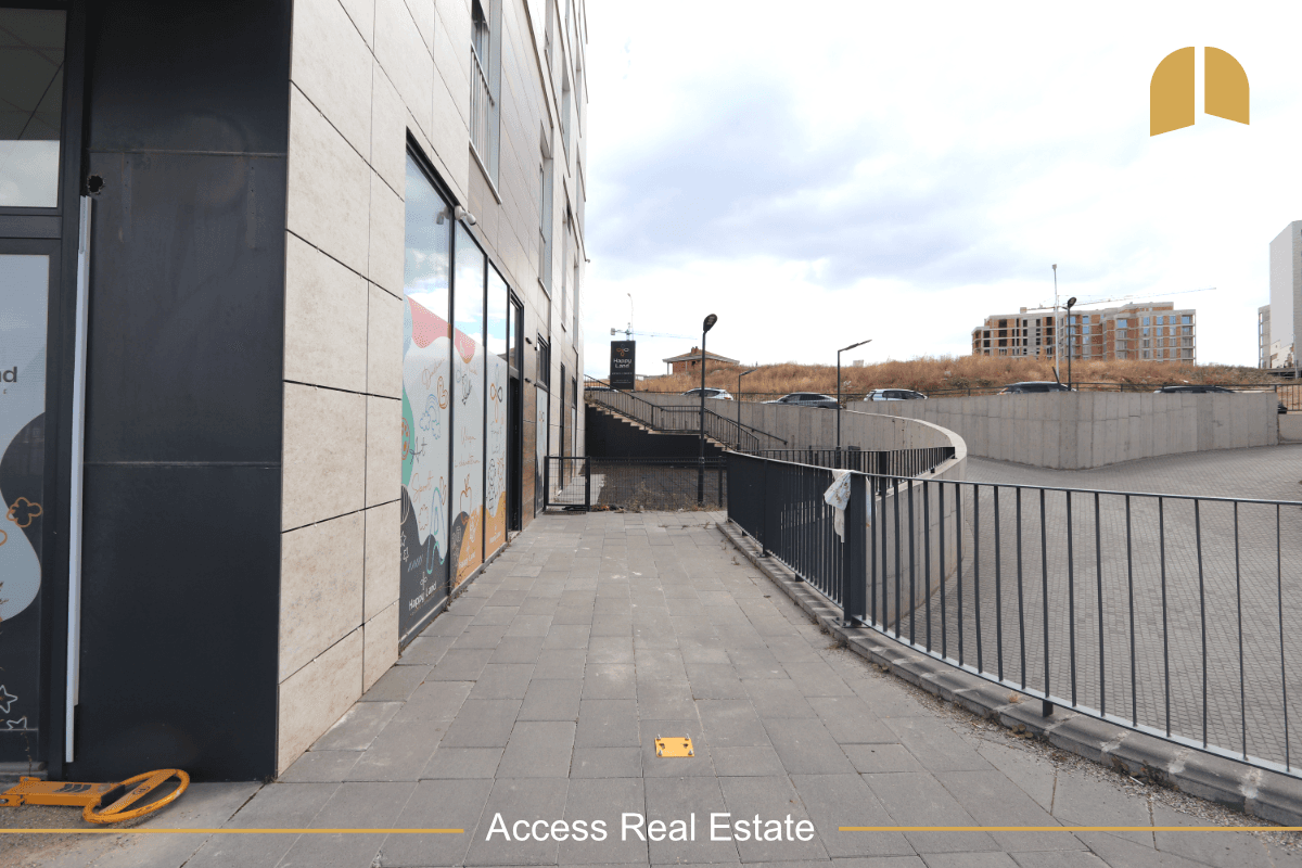 Lokal me QIRA – 150m² – Veternik