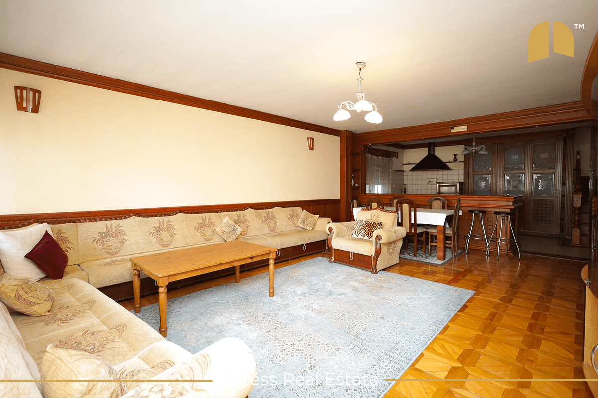Banesë me QIRA – 5 dhoma gjumi – Qendër