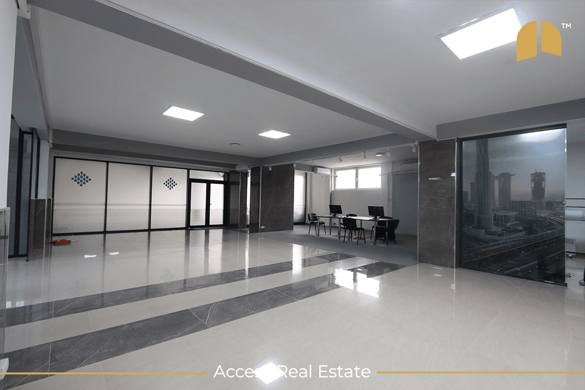 Lokal me QIRA – 5 hapësira pune – 425m² në Kalabri