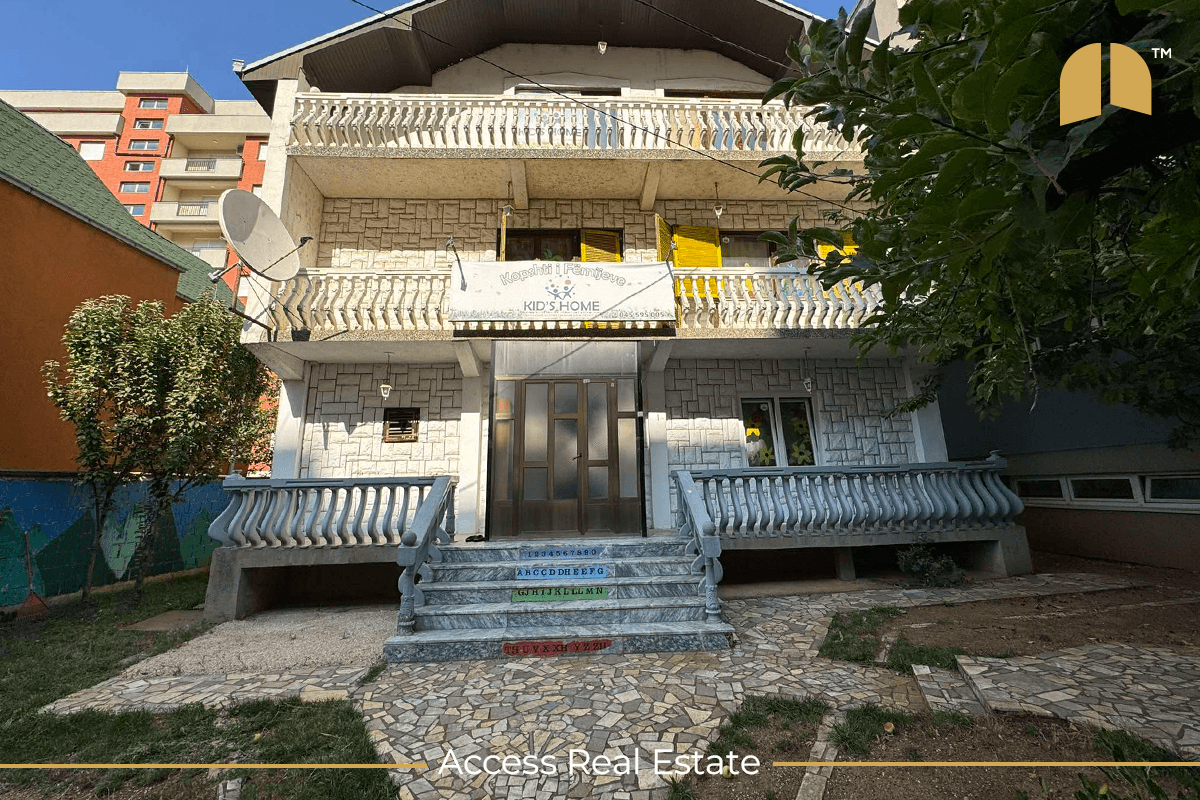 Shtëpi me QIRA – 6 dhoma gjumi – Lagjja e Spitalit