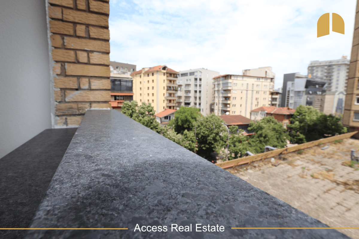 Zyre me QIRA – 3 Hapësira pune + garazh – Te Qafa