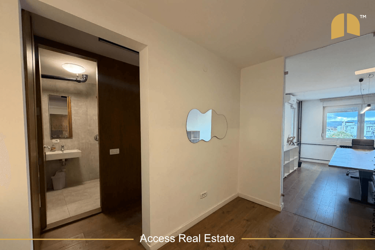 Zyre me QIRA – 3 hapësira pune – Qendër