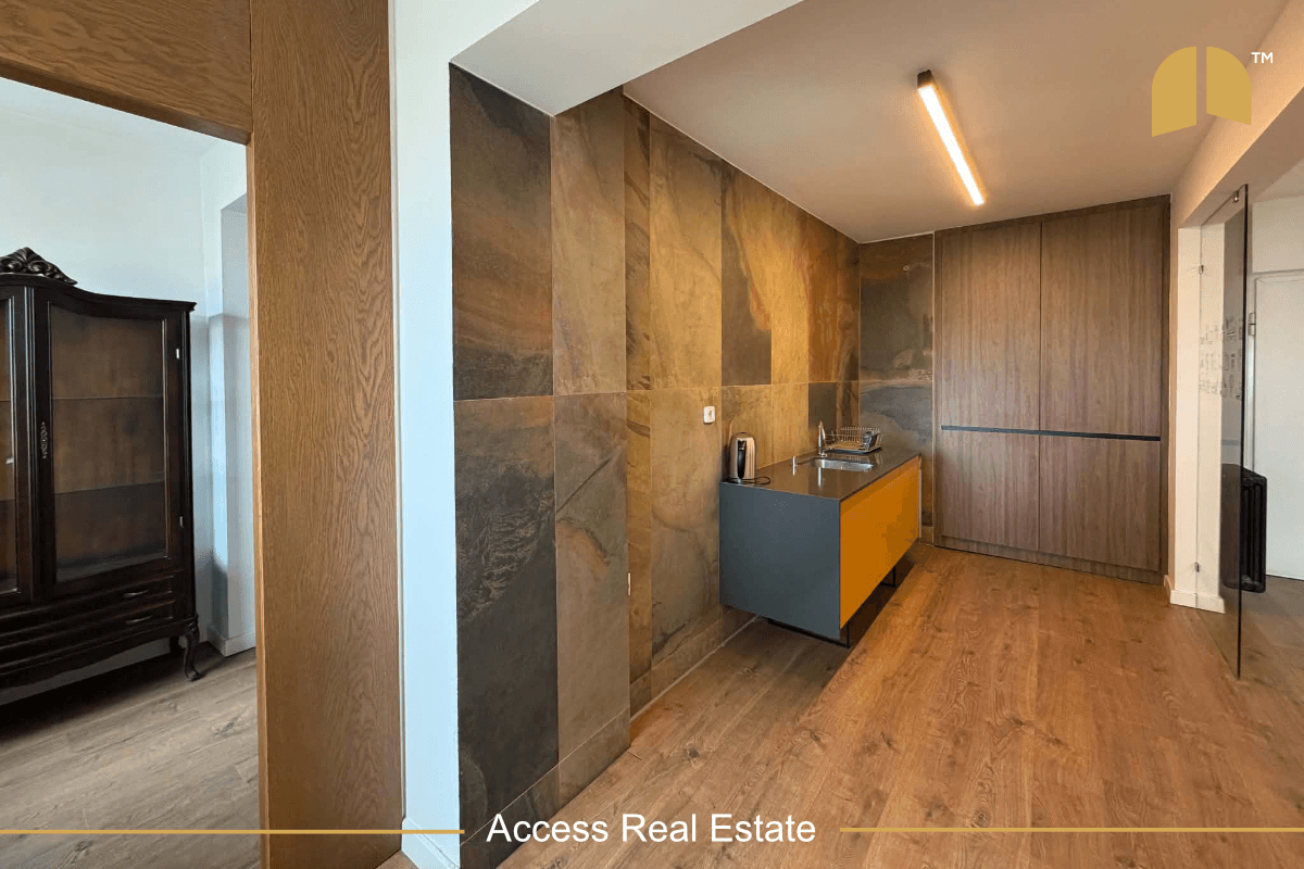 Zyre me QIRA – 3 hapësira pune – Qendër 4