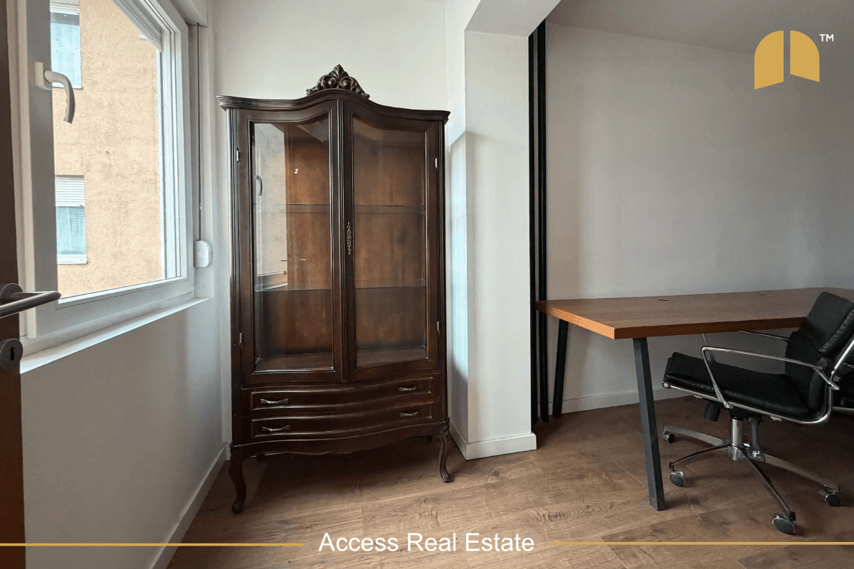 Zyre me QIRA – 3 hapësira pune – Qendër