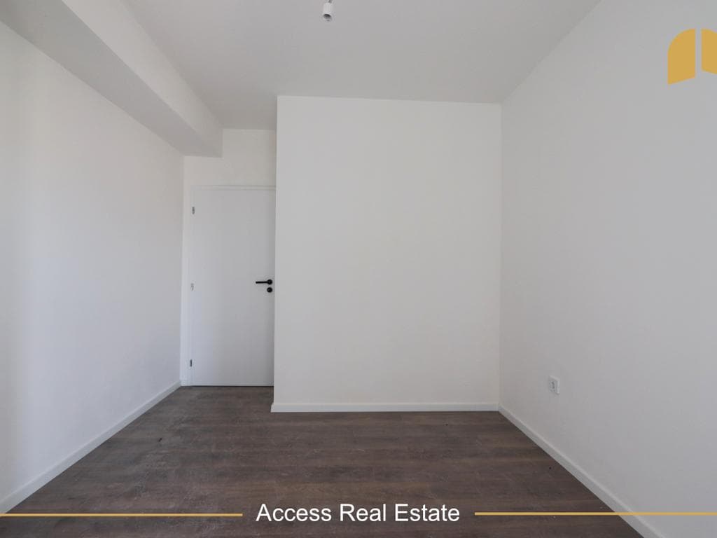 Zyre me QIRA – 3 Hapësira pune + garazh – Pejton