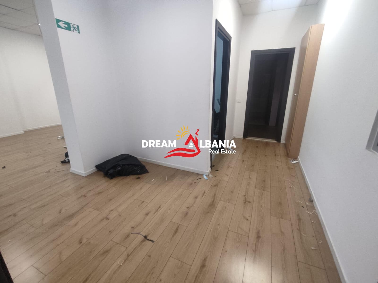 Jepet ambient biznesi me qera ne zonen e Bllokut prane Stadiumit Selman Stermasi (ID 42611544) 4