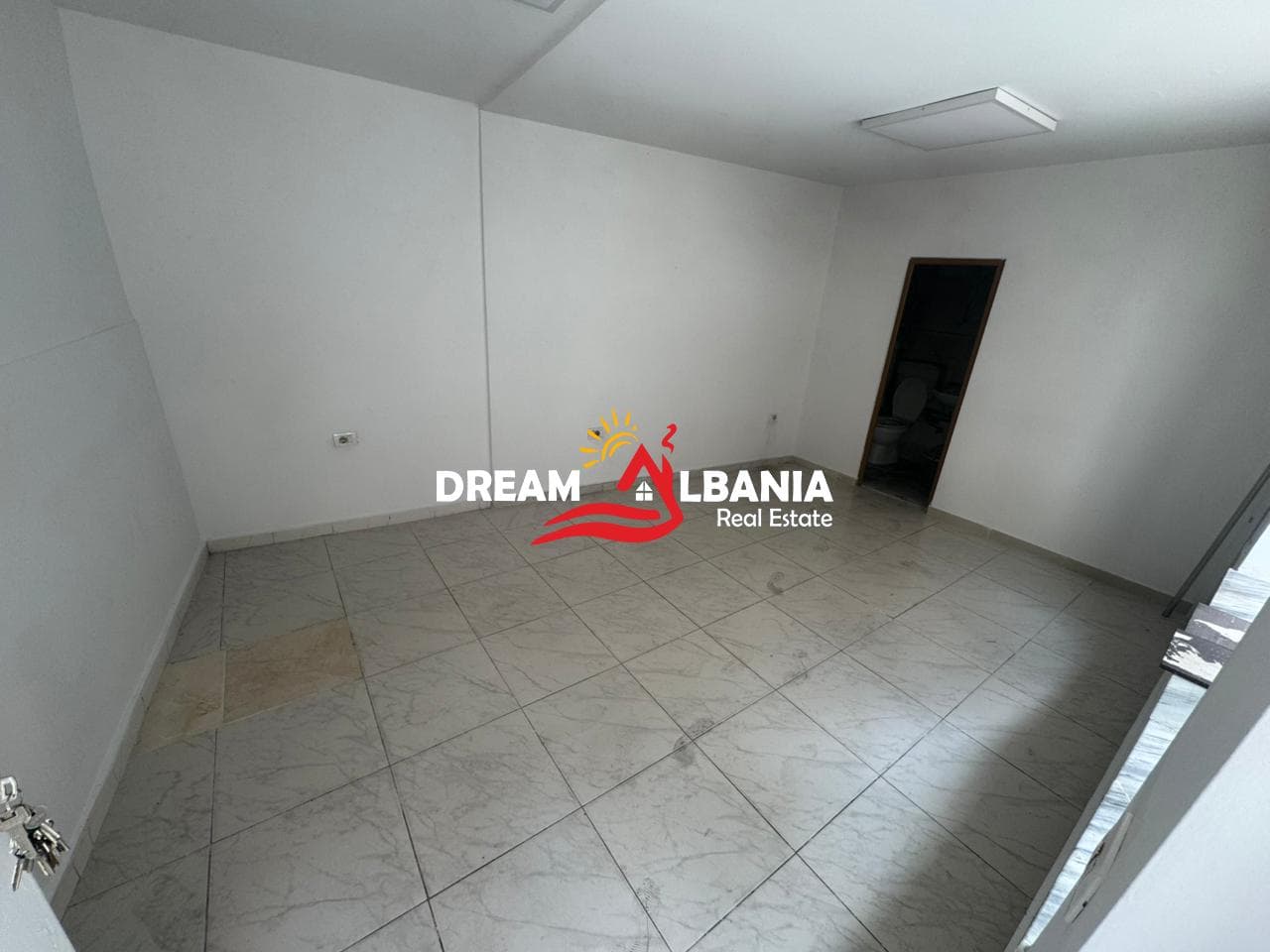 Jepet Zyre me qera Tek Rruga Fortuzi, Tirane (ID 42611559) f 2