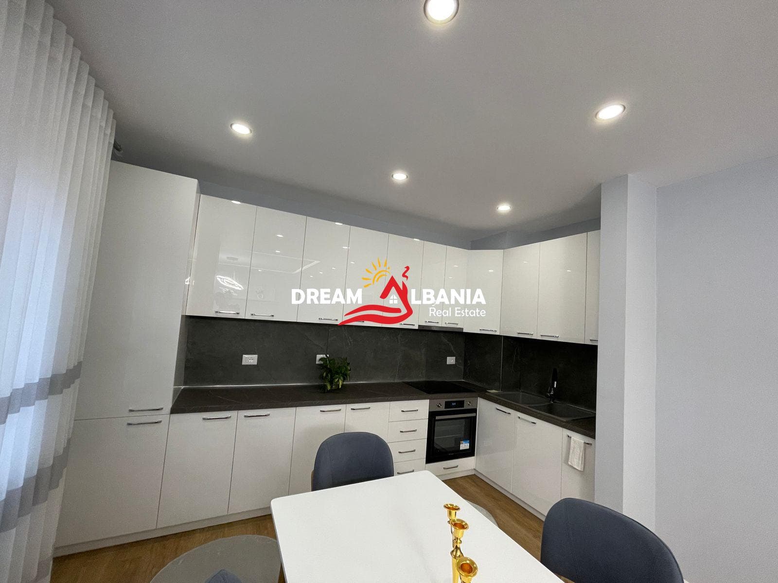 Super Apartament Luksoz 2+1+2 me Post Parkimi te Zogu i Zi prane Ring Center (ID 42214456) 2