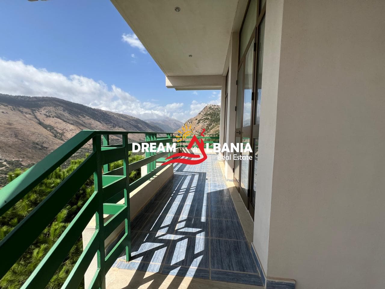 Ekskluzive!! Super mundesi investimi! Godine 5-kateshe(Hotel) ne shitje ne Bregdetin e Himares ne Qeparo (ID 4151162)