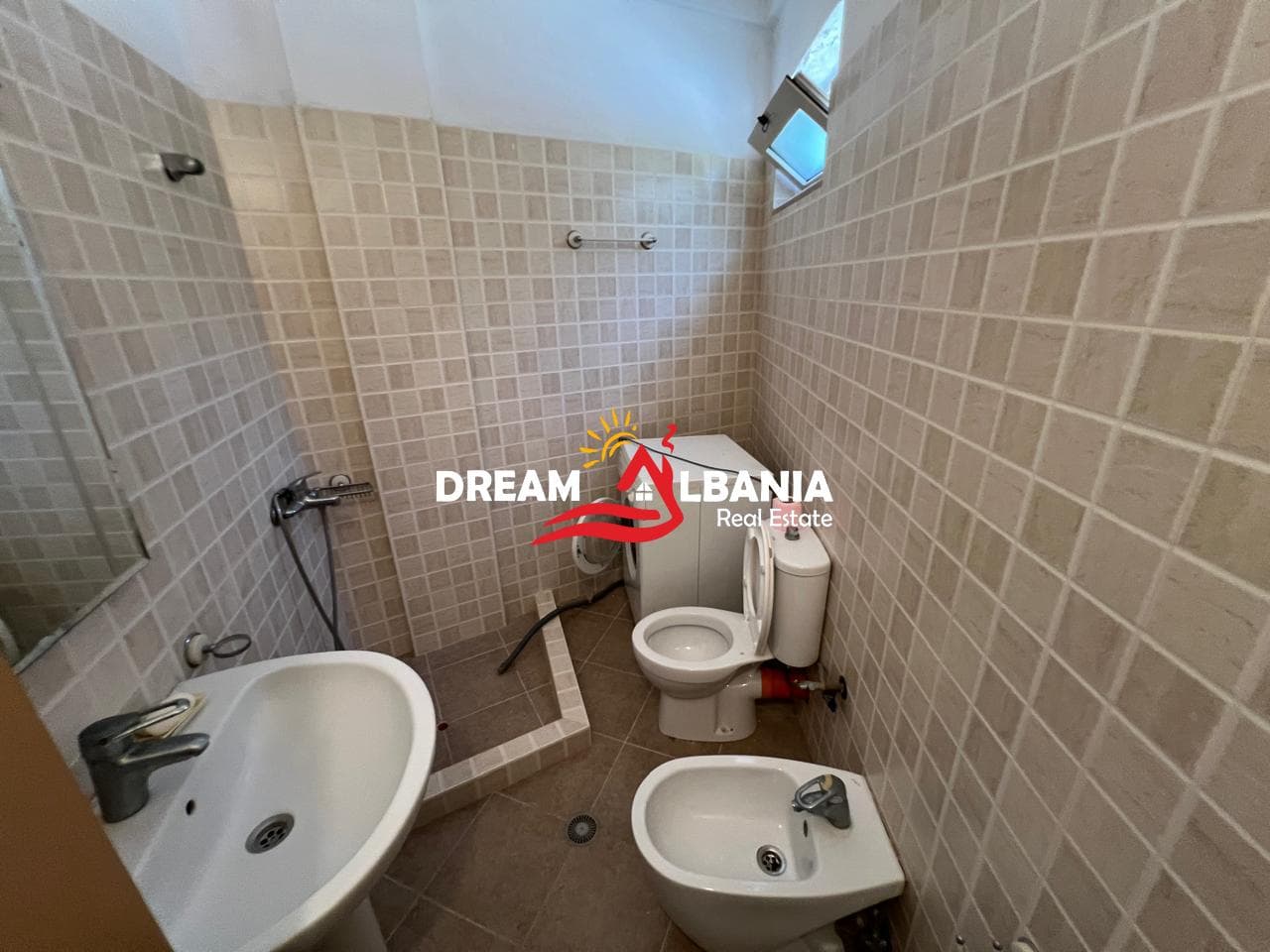 Ekskluzive!! Super mundesi investimi! Godine 5-kateshe(Hotel) ne shitje ne Bregdetin e Himares ne Qeparo (ID 4151162)