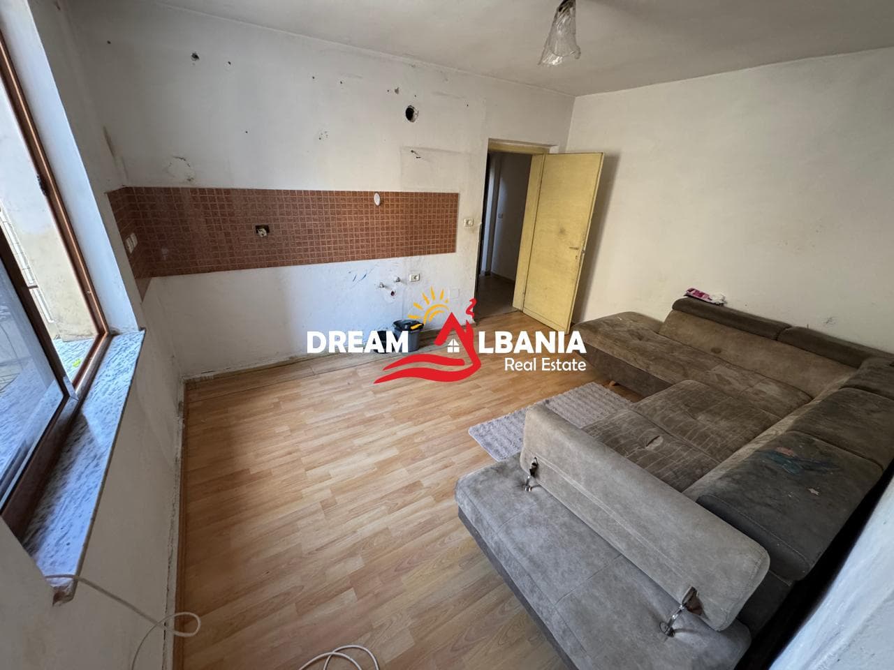 Shiten 2 Apartamente (1+1 dhe 2+1) tek Kryqezimi i 21 Dhjetorit (ID 4139190) 2