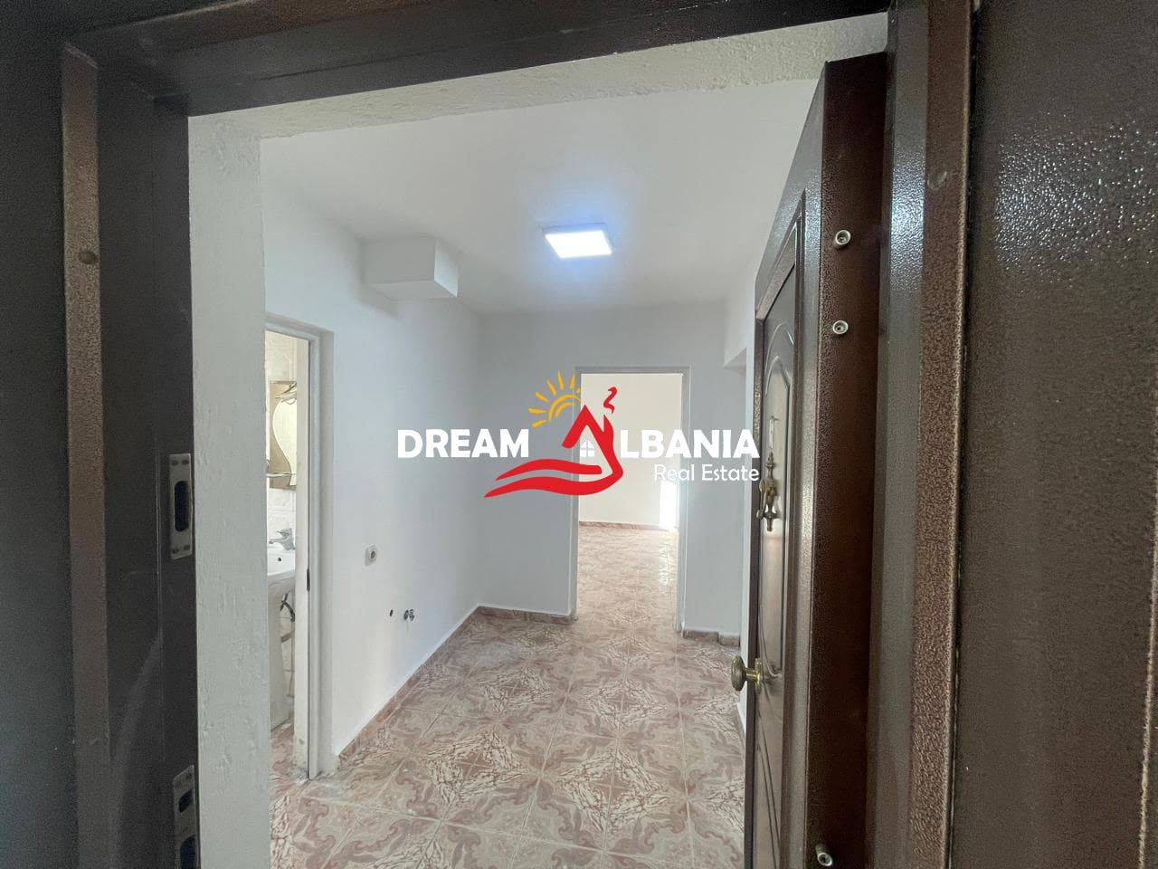 Jepet me Qira Apartament 2+1 në Rrugën Ferit Xhajko (42215622) 2